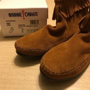 Minnetonka Hard Sole Suede Fringe Moccasins Size 5